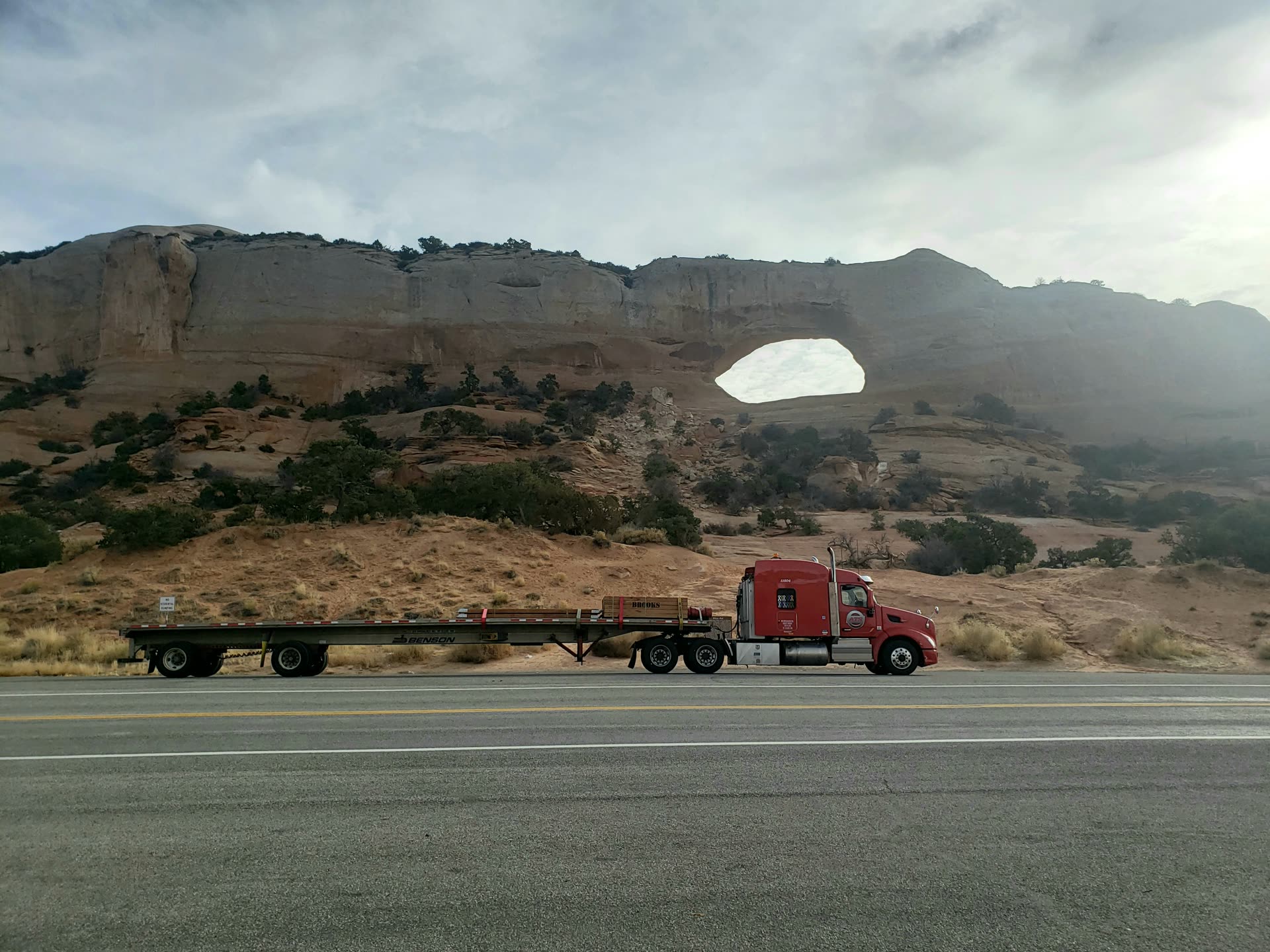 Flatbed freight broker — open deck step deck and heavy haul trucking